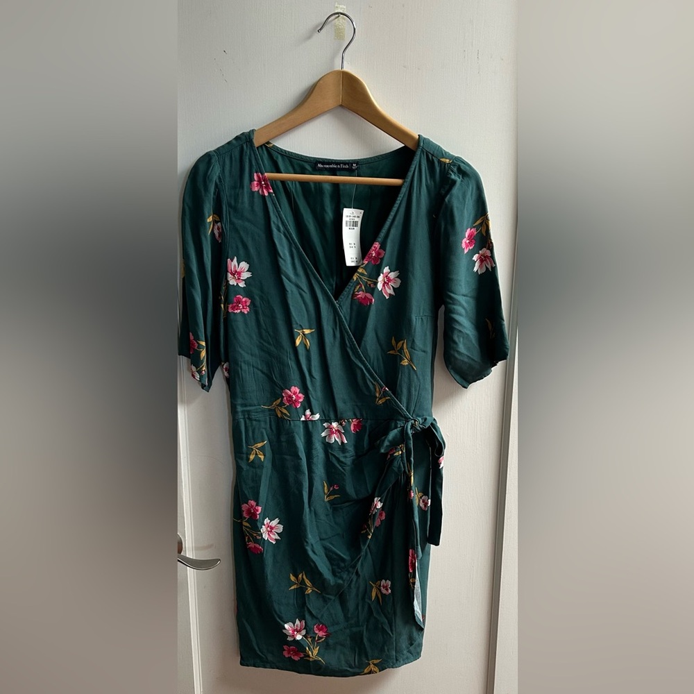 A&F women’s dark green dress w flowers